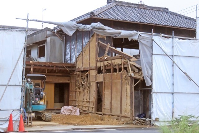 解体前に知っておきたいアスベスト使用の年代と規制の流れ